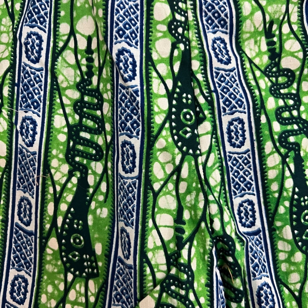 Women’s Hi Rise Shorts - Picture 3 of 3